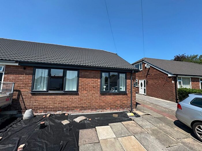 3 Bedroom Property For Sale In Lynton Lea, Radcliffe, Manchester, M26