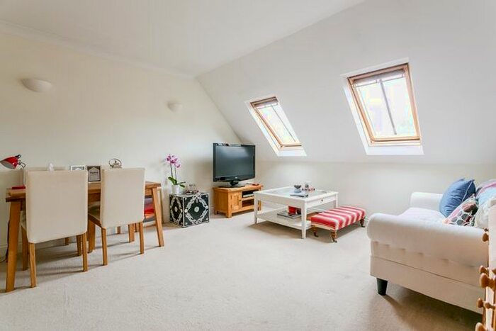 1 Bedroom Flat To Rent In Portland Road, Kingston Upon Thames, KT1