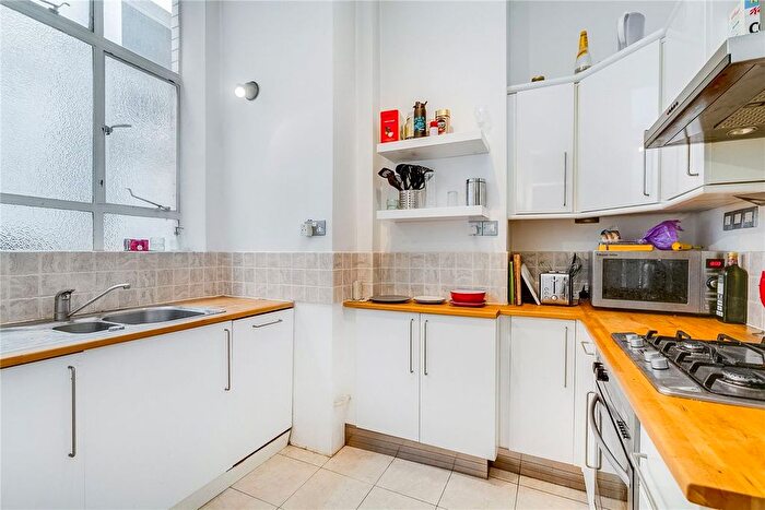 2 Bedroom Flat To Rent In York Mansions, London, SW5