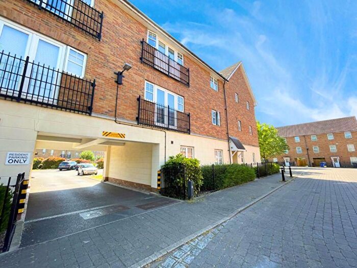 2 Bedroom Flat For Sale In Caspian Way, Purfleet, RM19