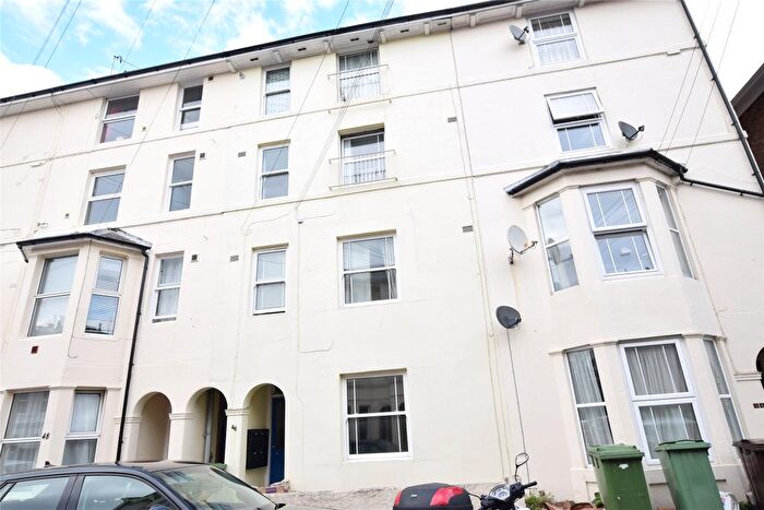 2 Bedroom Flat To Rent In York Road, Tunbridge Wells, Kent, TN1