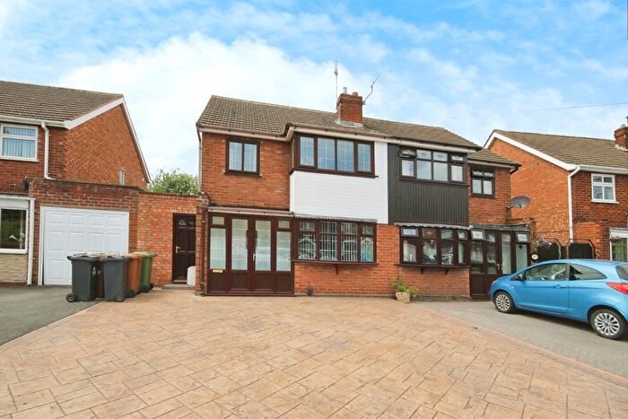 3 Bedroom Flat To Rent In Balmoral Drive, Willenhall, WV12