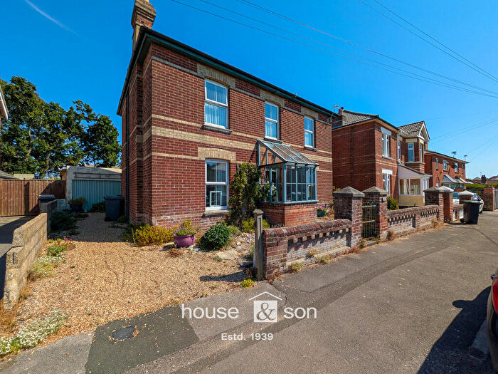 3 Bedroom Detached House For Sale In Strouden Road, Bournemouth, BH9