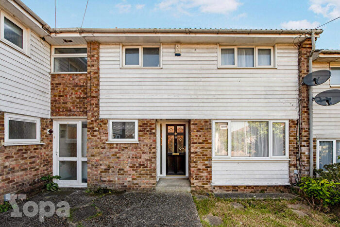 3 Bedroom Terraced House For Sale In Mackenzie Way, Gravesend, DA12
