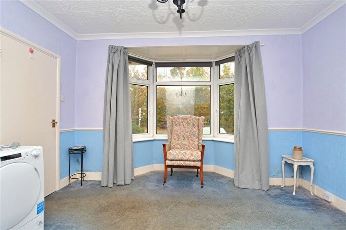 3 Bedroom Semi-Detached House For Sale In Wises Lane, Sittingbourne, Kent, ME10