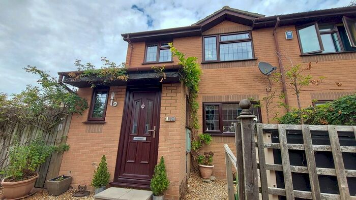 3 Bedroom Semi-Detached House For Sale In Larks Rise, Morton, Lincolnshire, PE10