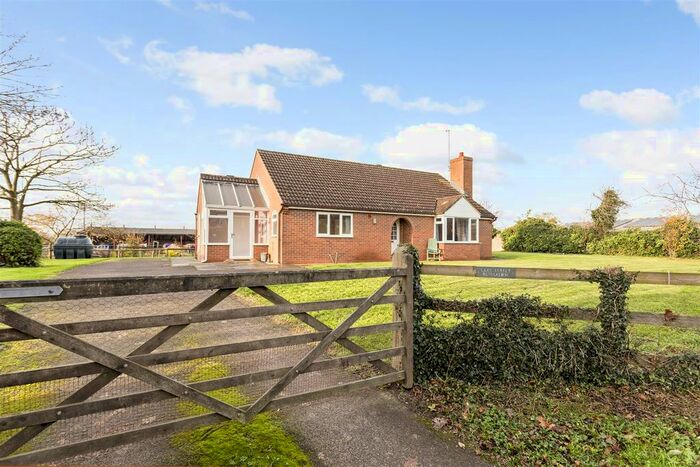 2 Bedroom Bungalow For Sale In Elmore Back, Elmore, Gloucester GL2