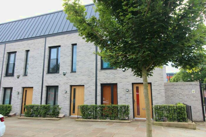 2 Bedroom Town House To Rent In Cleminson Street, Salford, M3