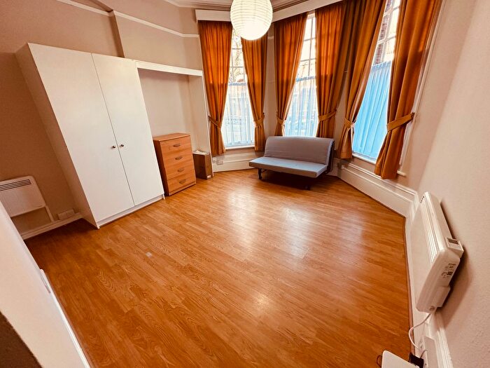 Studio To Rent In Queens Avenue, London, N10