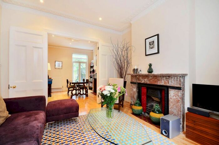 3 Bedroom Property To Rent In Munster Road, Munster Village, London, SW6