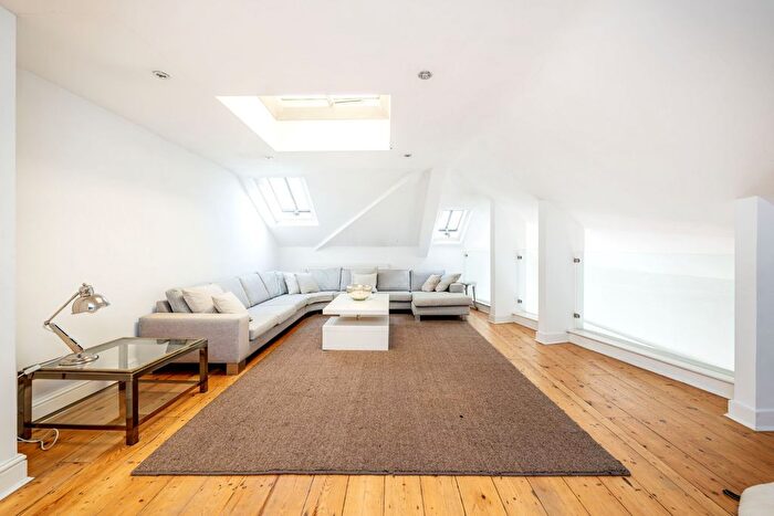 4 Bedroom Flat For Sale In Elgin Crescent, London, W11