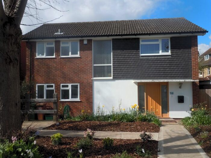 4 Bedroom Detached House To Rent In York Road, Cheam, SM2