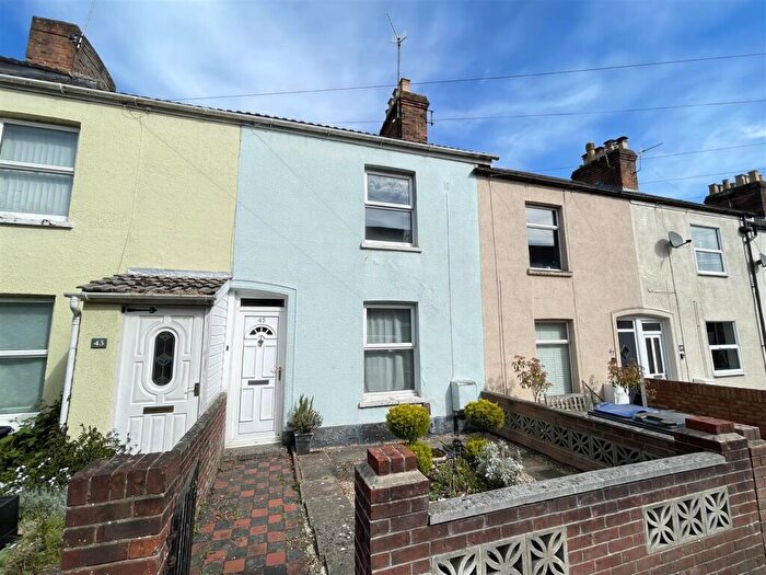2 Bedroom Terraced House For Sale In Clifton Road, Salisbury, SP2