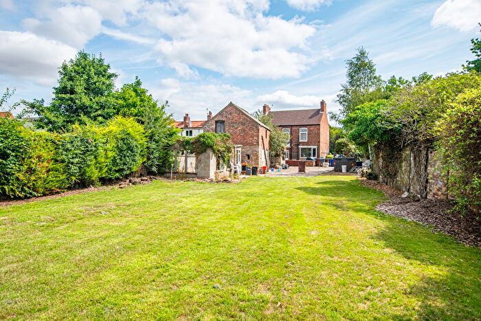 4 Bedroom Detached House For Sale In Chapel Street, Hambleton, North Yorkshire, YO8