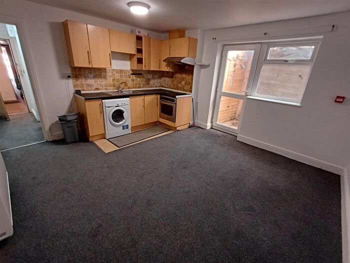 2 Bedroom Flat To Rent In Broadway, Roath, Cardiff, CF24