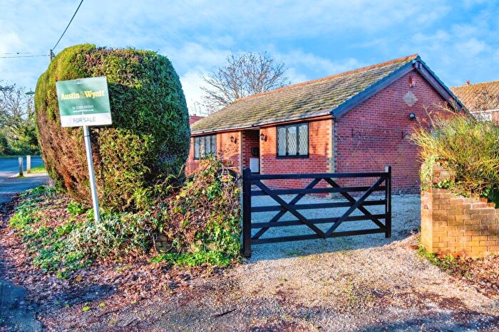 2 Bedroom Bungalow For Sale In Calmore Road, Calmore, Southampton, Hampshire, SO40