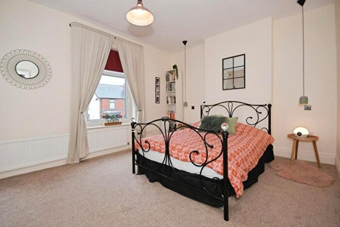 3 Bedroom Semi-Detached House For Sale In Ashgate Road, Ashgate, Chesterfield, S40 - Photo 9