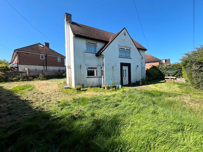 3 Bedroom Semi Detached House For Sale In Instow Place, Llanrumney, Cardiff, CF3