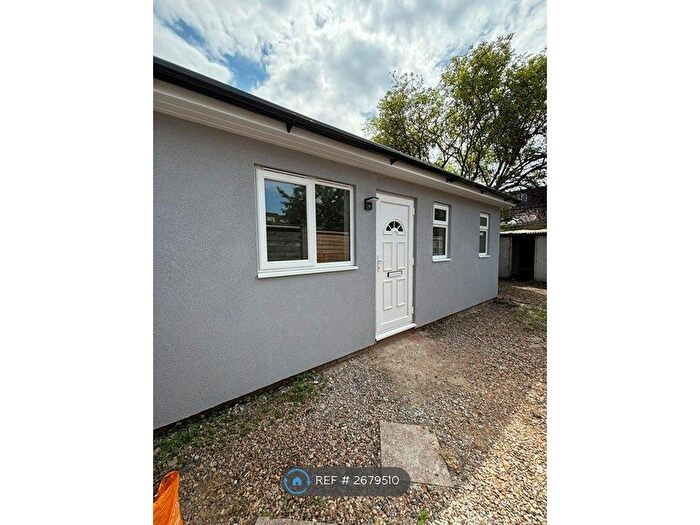 Studio To Rent In Cavendish Road, London, N18