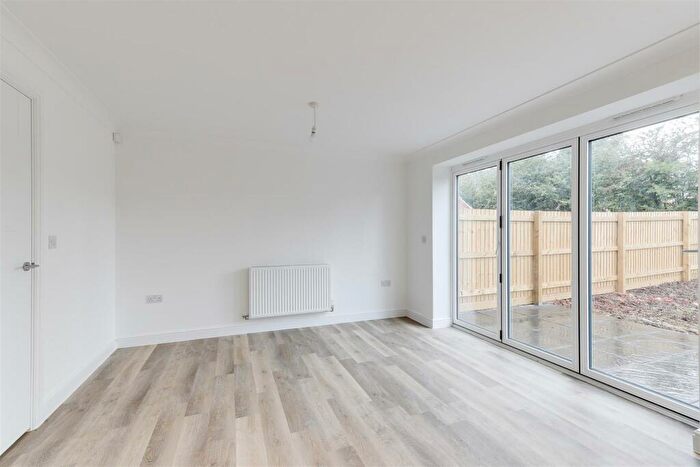 4 Bedroom Detached House For Sale In Meadow Croft Gardens, Hucknall, Nottinghamshire, NG15