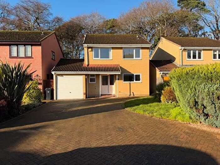 4 Bedroom Detached House For Sale In Hasler Road, Poole, BH17