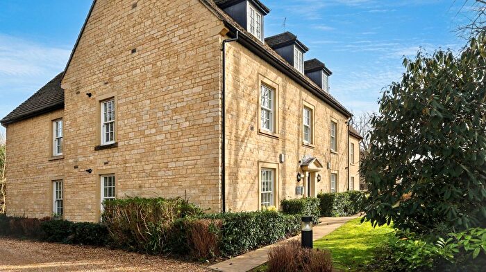 2 Bedroom Flat For Sale In Flat Chichester House, A Woodgreen, Witney, OX28