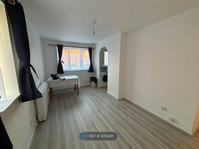 1 Bedroom Flat To Rent In Redrup House, London, SE14