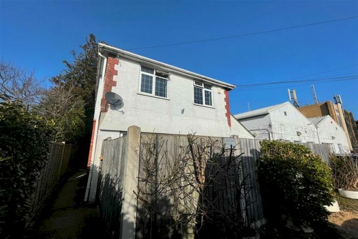 2 Bedroom Flat To Rent In Ferndown, BH22