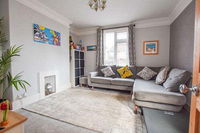 3 Bedroom Semi-Detached House For Sale In Radcliffe Road, Stamford, PE9 - Photo 3