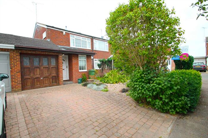 3 Bedroom Semi-Detached House To Rent In Moor End Close, Edlesborough, LU6