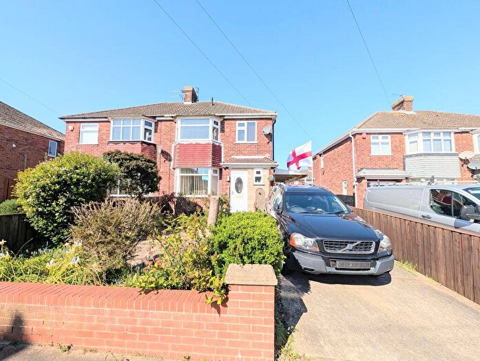 3 Bedroom Semi-Detached House For Sale In Rosemary Avenue, Grimsby, DN34