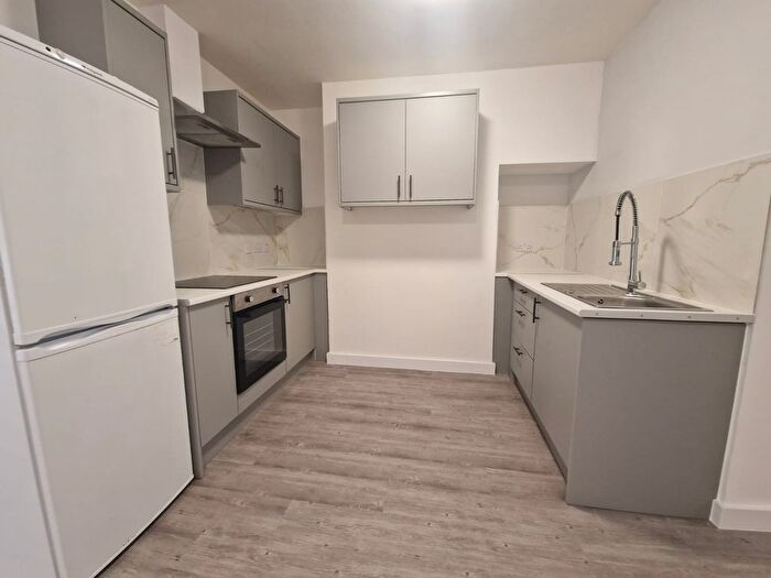 2 Bedroom Flat To Rent In Leavesden Road, Watford, Hertfordshire, WD24