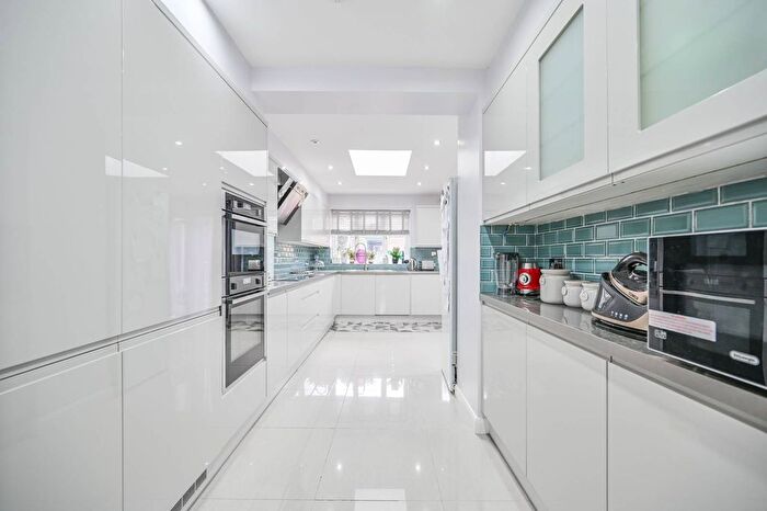 3 Bedroom Terraced House For Sale In Cobham Road, Walthamstow, London, E17