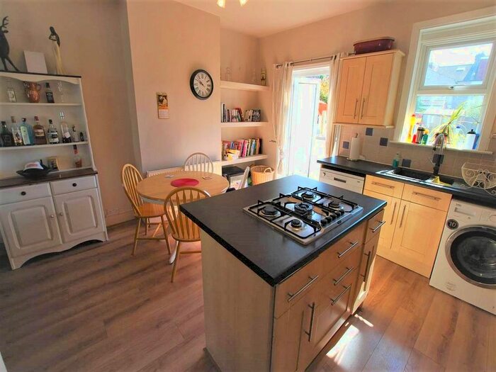 2 Bedroom Property To Rent In Lewis Road, Welling, Kent, DA16