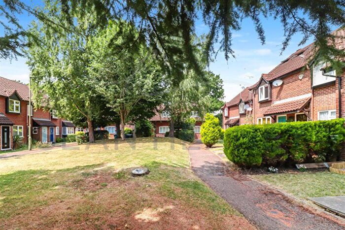 3 Bedroom Terraced House For Sale In Boleyn Way, Barnet, EN5