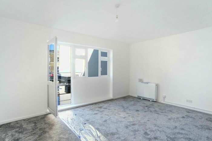 2 Bedroom Flat To Rent In Kingsland High Street, Dalston, London, E8