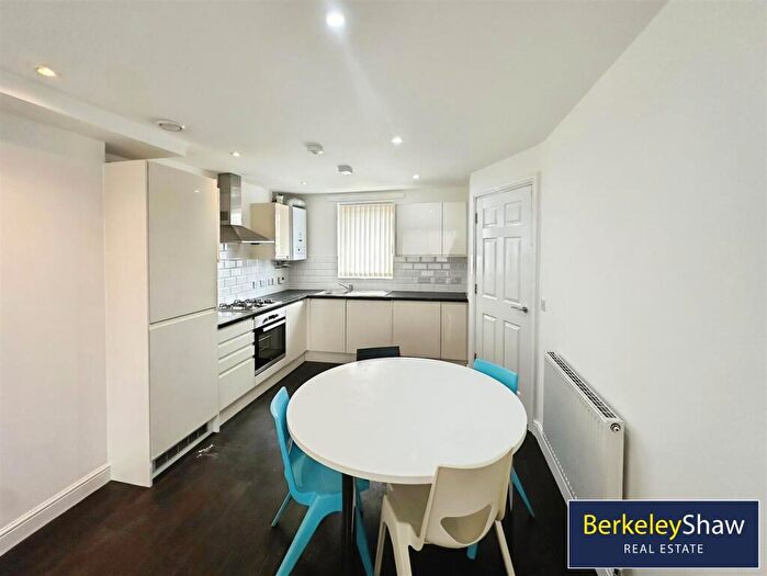 4 Bedroom Town House To Rent In Stanley Road, Kirkdale, Liverpool, L5