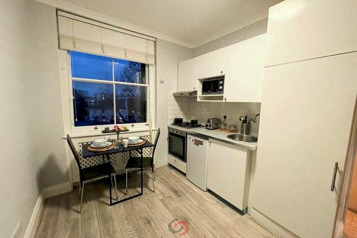 1 Bedroom Flat To Rent In Kensington Gardens Square, Bayswater, W2