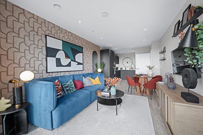 1 Bedroom Flat For Sale In Unit Kew Bridge Rise, Brentford, TW8