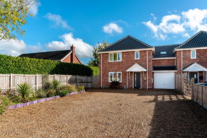 3 Bedroom Link Detached House For Sale In Norwich Road, Long Stratton, Norwich, NR15