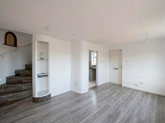 1 Bedroom Terraced House To Rent In Hitchin Road, Luton, LU2