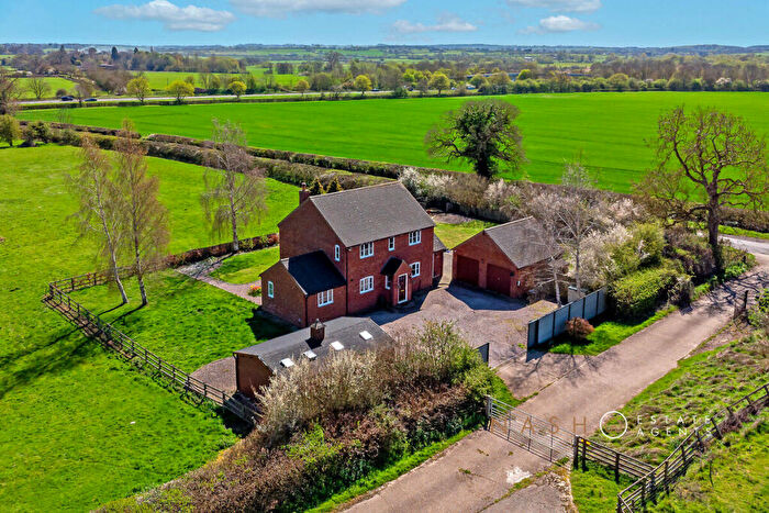 4 Bedroom Detached House For Sale In Puxley Road, Old Stratford, MK19