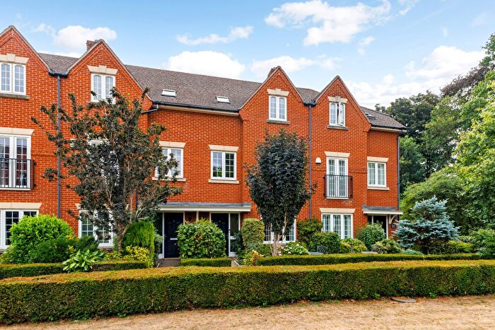 3 Bedroom Detached House For Sale In Greenhill, Twyford, OX17