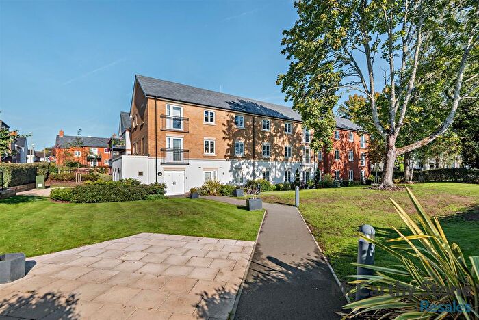 2 Bedroom Flat For Sale In Queen Elizabeth Place, Orchard Lane, Alton, GU34