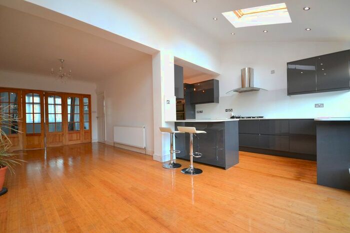 4 Bedroom Terraced House To Rent In Stafford Road, Wallington, SM6