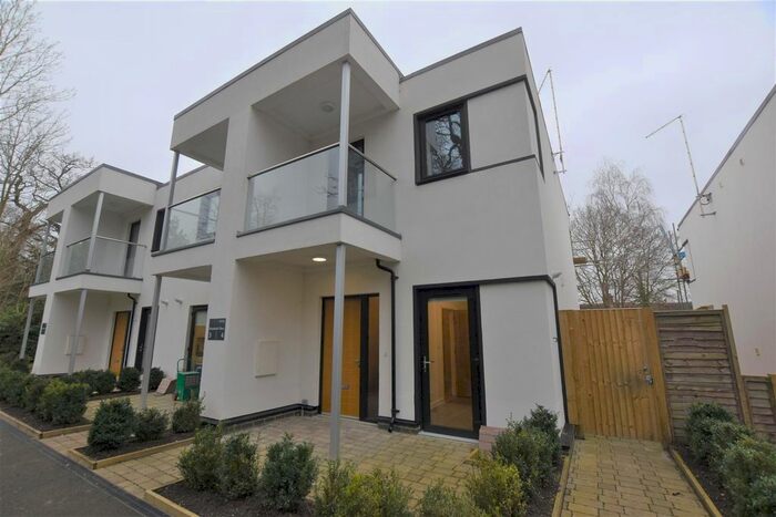 2 Bedroom Semi-Detached House To Rent In Shinfield Road, Reading RG6