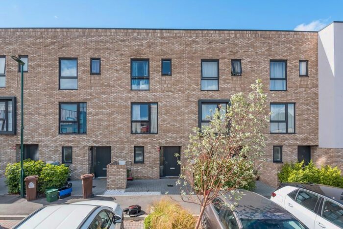 3 Bedroom Terraced House To Rent In Ferndale Crescent, Carshalton, SM5