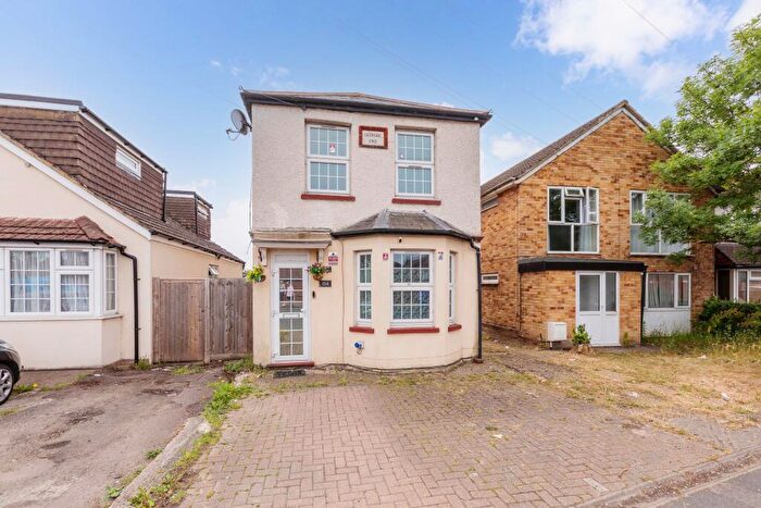 3 Bedroom Detached House For Sale In Cippenham Lane, Slough, SL1