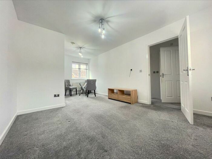 1 Bedroom Maisonette To Rent In Yeomans Close, Astwood Bank, Redditch, Worcestershire, B96