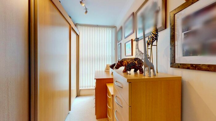 2 Bedroom Flat For Sale In Heritage Quay, Commercial Place, Gravesend, DA12